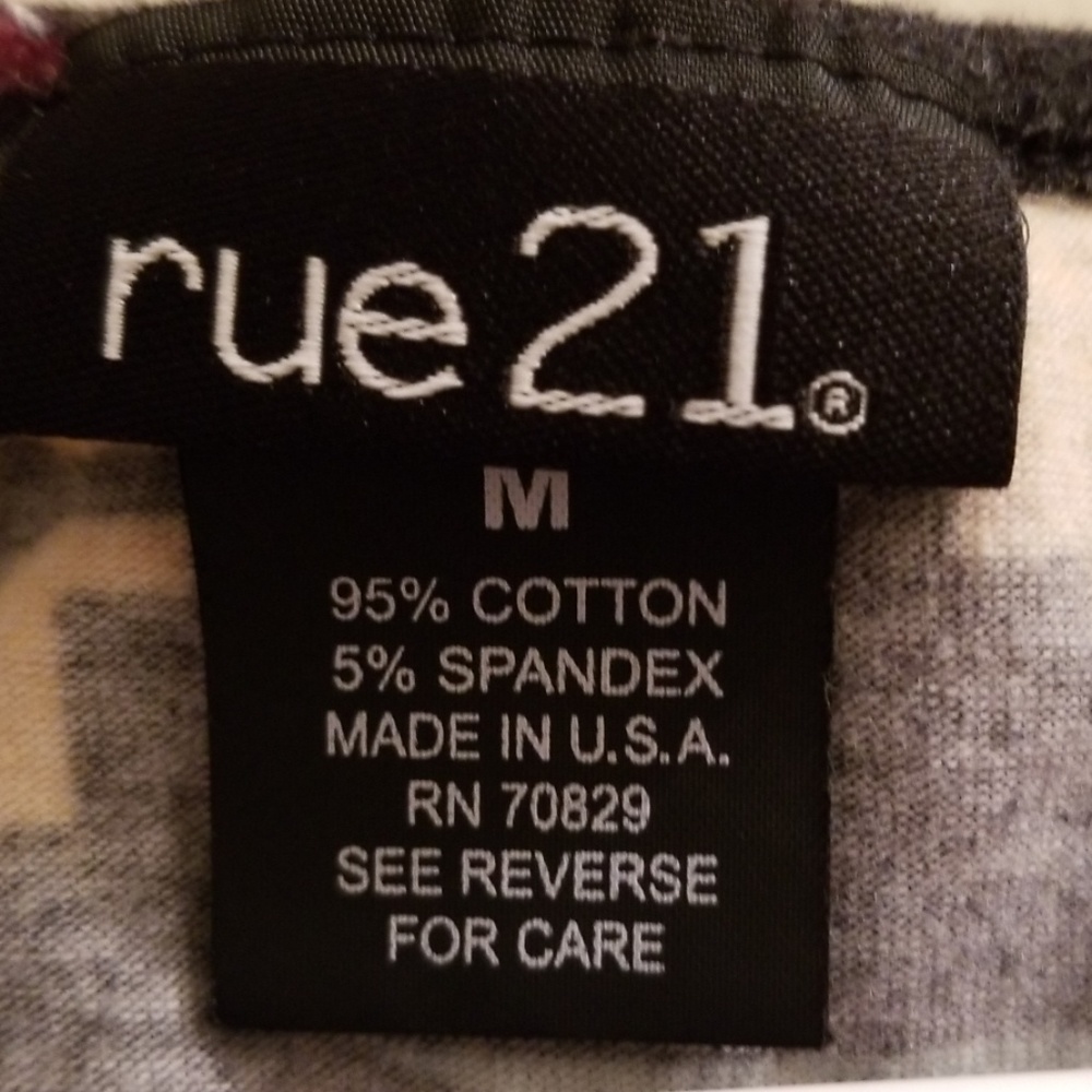 Rue 21 Azteck Patterned Crop Top Size M - Picture 3 of 4